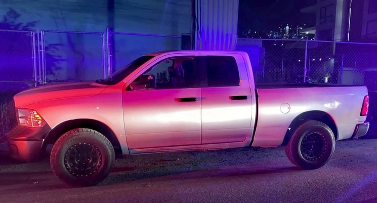 En un operativo se aseguraron las dos camionetas que supuestamente se usaron para realizar el ataque armado al bar de la colonia Gabilondo, en Tijuana, BC. Foto ‘La Jornada’