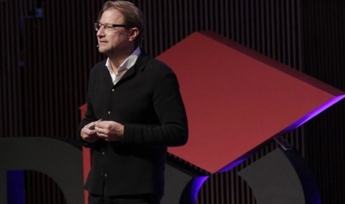El escritor y ex diplomático Andrés Roemer. Foto tomada de la cuenta de Facebook @andres.roemer