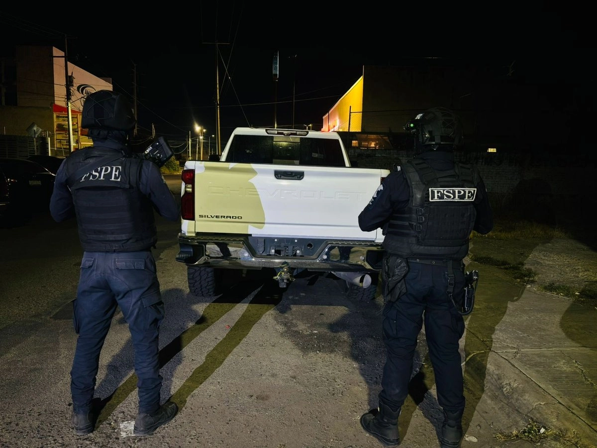 Elementos de Seguridad de Guanajuato aseguraron dos vehículos usados por los agresores durante el ataque contra los integrantes del Giert. Foto tomada de X @pazgobgente / Archivo