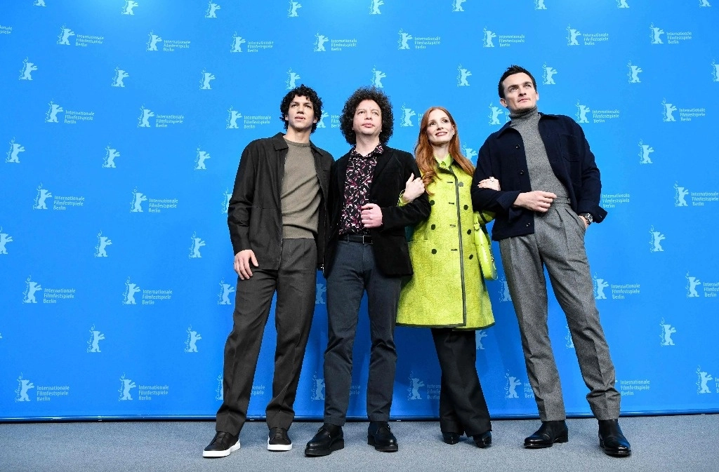 Isaac Hernández, Michel Franco, Jessica Chastain y Rupert Friend durante la presentación de la película ‘Dreams’. Foto Afp 