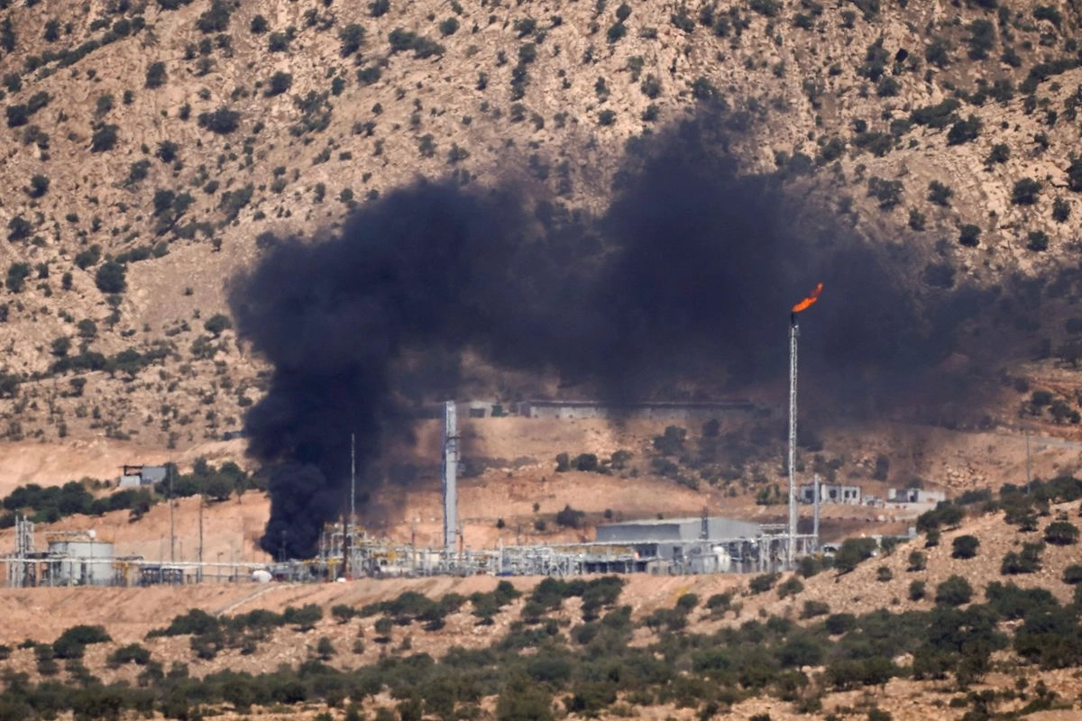 Drones cargados de explosivos impactaron tres yacimientos petrolíferos en la región autónoma del Kurdistán iraquí el 16 de julio, según informaron las autoridades kurdas, un día después de que un ataque similar paralizara las operaciones en un yacimiento gestionado por Estados Unidos.