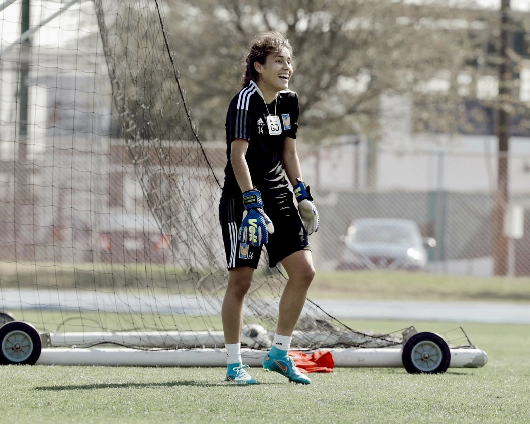 La mediocampista Jacqueline Ovalle es seleccionada nacional y referente del pentacampeón Tigres. Foto @TigresFemenil