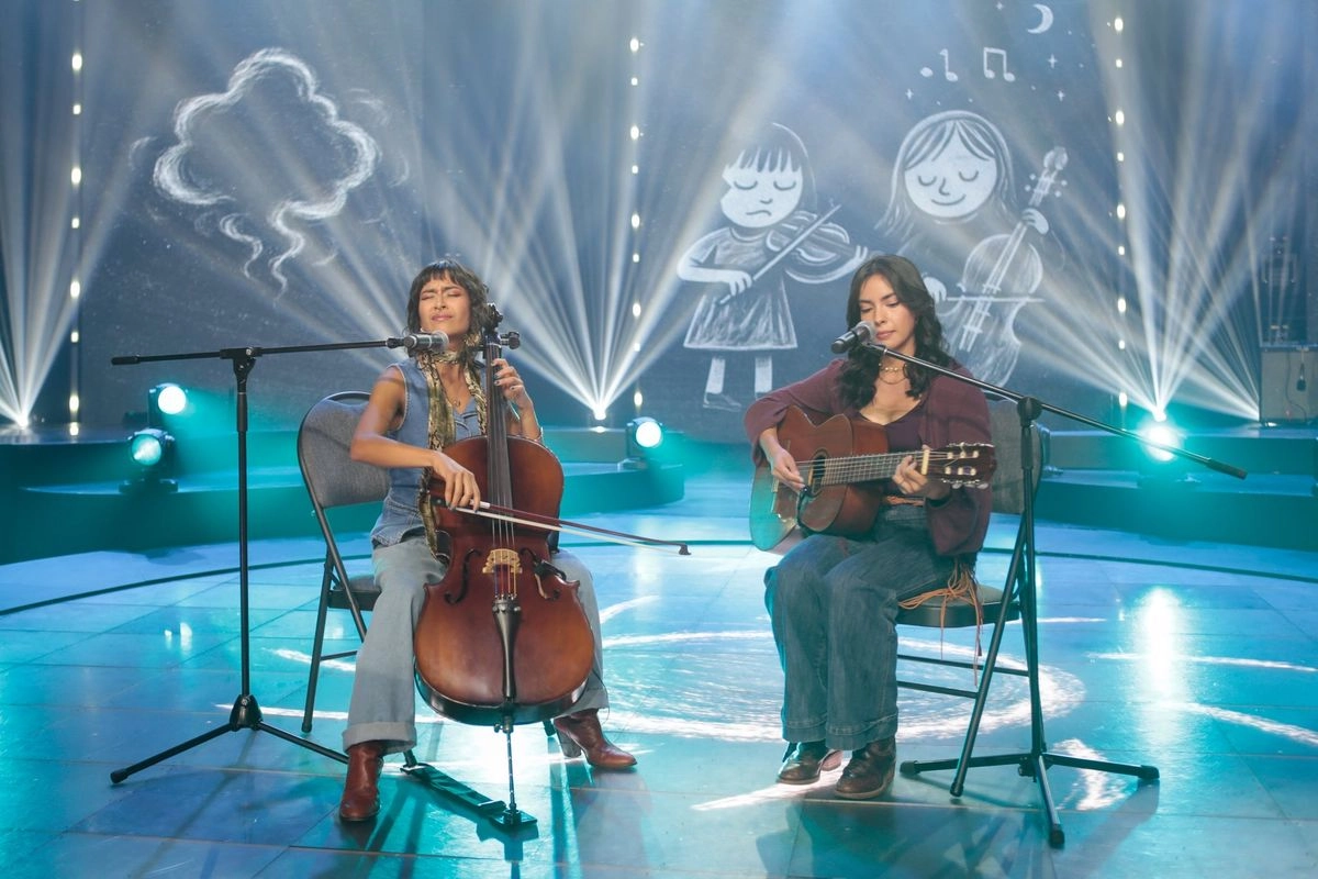 Asália Segura y Norma Rodríguez, originarias de San Bernardino California, ganaron la tercera semifinal del concurso México Canta por la Paz y contra las Adicciones. Foto