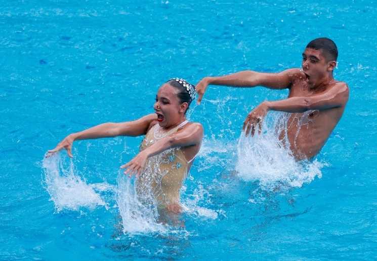 Diego Villalobos e Itzamary lograron la medalla de plata en el Campeonato Mundial de Natación en Japón.@COM_Mexico
