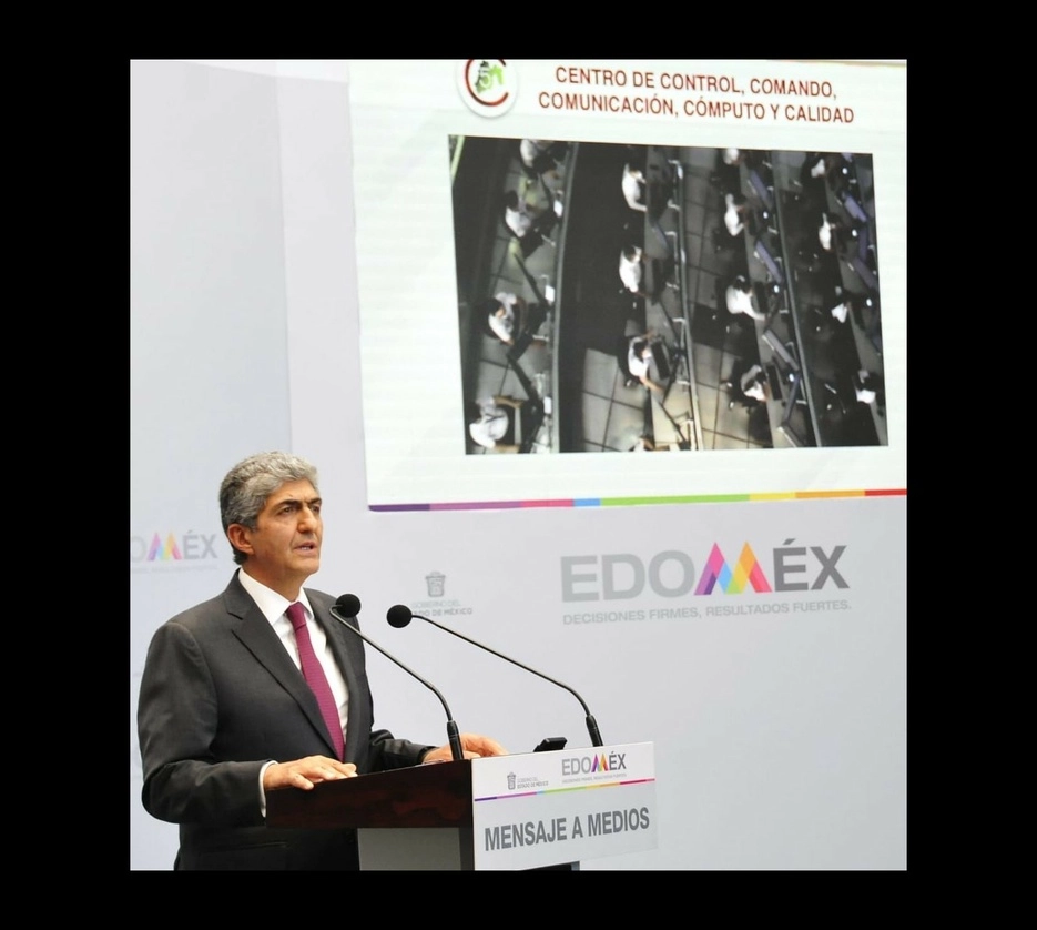 El secretario general de Gobierno mexiquense, Ernesto Nemer Alvarez, afirmó que la estrategia de seguridad de la administración de Alfredo del Mazo ha fortalecido el trabajo del C5, dado que duplicó la cantidad de cámaras de videovigilancia. Foto ‘La Jornada’