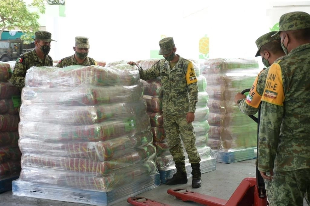La Secretaría de la Defensa Nacional (Sedena) transportó 515.24 toneladas de víveres hacia el estado de Tabasco, para ayudar a los damnificados por las inundaciones en la entidad. Foto cortesía Sedena 