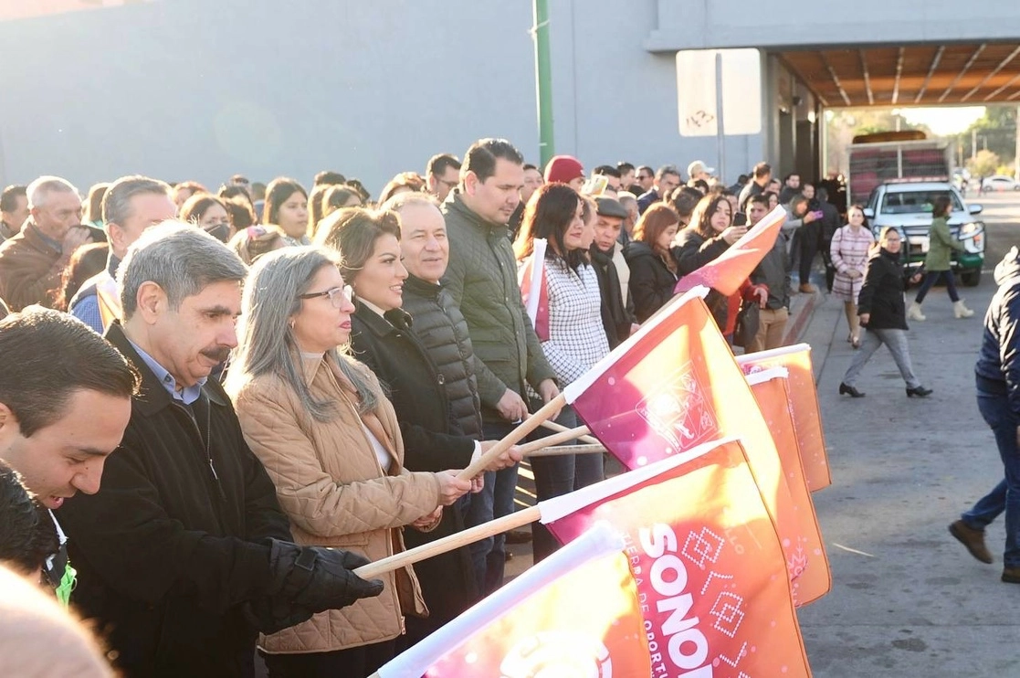 El gobernador de sonora, Alfonso Durazo, encabezó el arranque del Operativo de Invierno 2022. Foto Cristina Gómez Lima 