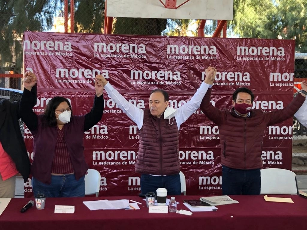 “Con orgullo y compromiso me registro, significa todo un reto aceptar esta responsabilidad que me asigna el partido, es la responsabilidad más honrosa que he recibido en mi vida política”, aseguró Durazo. Foto Cristina Gómez Lima