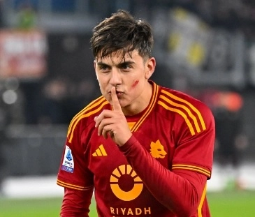 Dybala asistió a Artem Dovbyk para completar el marcador hacia el final. Foto @AsRoma_Latino 