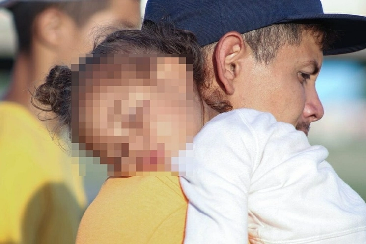 Entre los migrantes hay familias completas que buscan llegar a Estados Unidos. Es frecuente que los niños sean los que más padecen. Foto Cuartoscuro 




