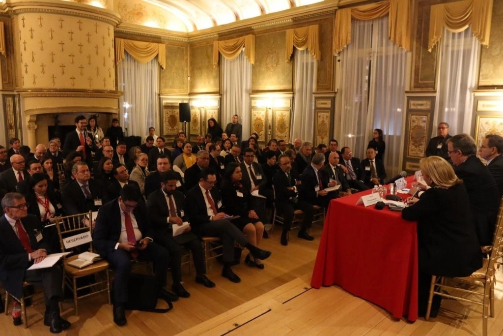 El canciller Marcelo Ebrardo sostuvo un encuentro con el embajador Esteban Moctezuma y 52 cónsules en EU. Foto SRE 
