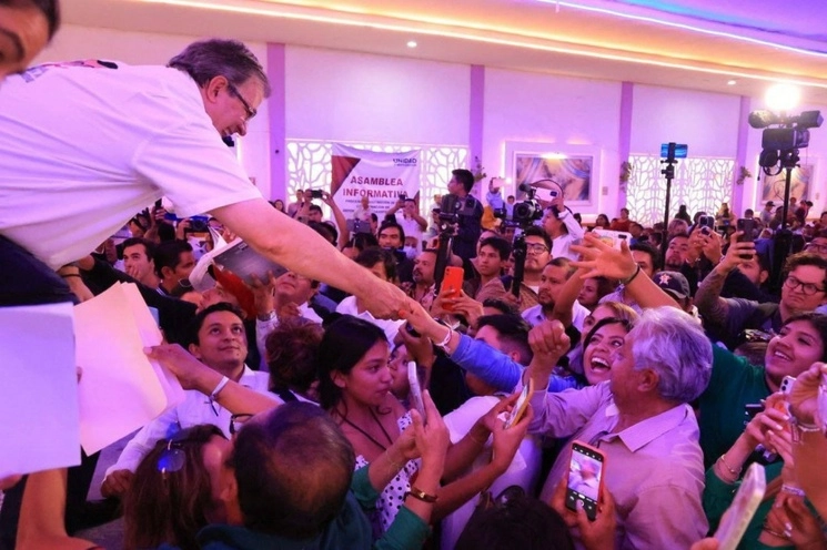 Marcelo Ebrard en San Martín Texmelucan, Puebla. Foto de Twitter @m_ebrard