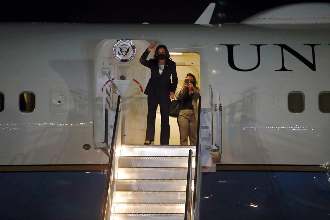 La vicepresidenta de EU, Kamala Harris a su llegada a México. Foto Cristina Rodríguez