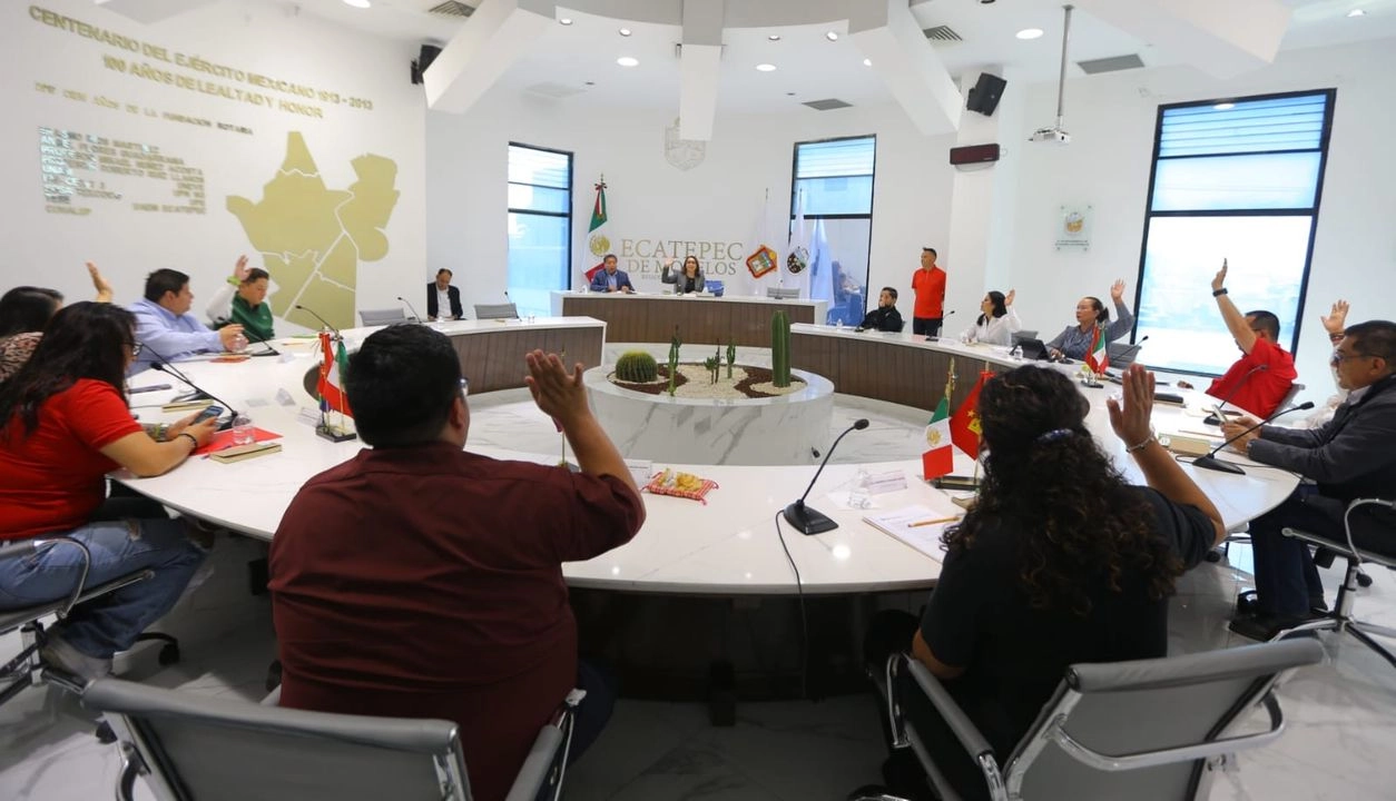 En sesión del cabildo de Ecatepec, Edomex, se presentó el Informe del Contingente Económico de Litigios Laborales correspondiente al mes de abril del 2025. Foto 