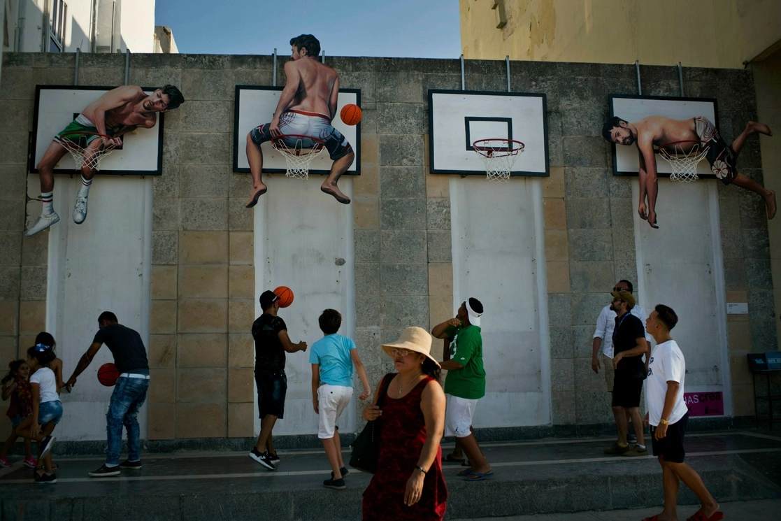 Presentación de una instalación en la 13 Bienal de la Artes Plásticas de La Habana, celebrada en 2019. Foto Ap