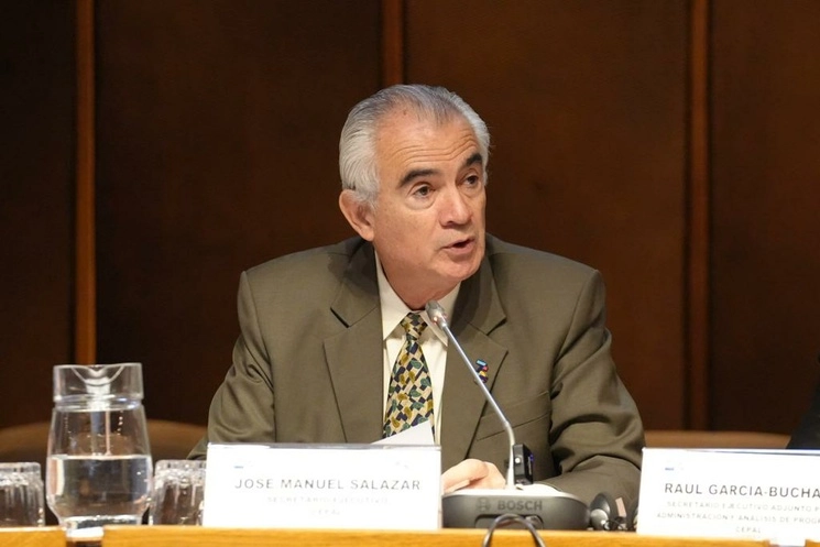 El secretario ejecutivo de la Cepal, José Manuel Salazar-Xirinachs, enfatizó que se requiere un cambio en el modelo de desarrollo y en el impulso que se da al crecimiento, dado que “la vida democrática es incompatible con una economía estancada”, el 26 de septiembre de 2023. Foto tomada de X @cepal_onu
