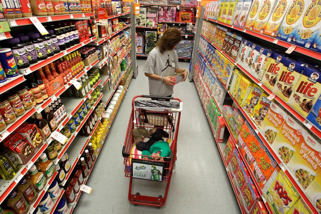 Compras en una tienda en Waco, Texas, en imagen de archivo. Foto 