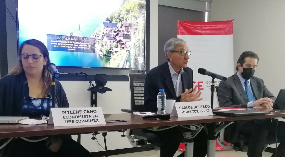 La economía mexicana alcanzará el nivel previo a la pandemia hasta 2024, pues en la actual administración se ha acentuado la falta de inversión, el principal motor, consideró Carlos Hurtado, el 3 de agosto de 2022. Foto tomada del Twitter de @CEESP1