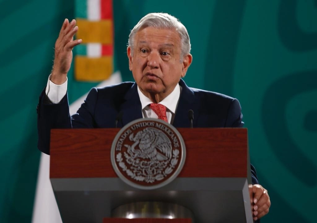 El presidente Andrés Manuel López Obrador durante su conferencia matutina desde Palacio Nacional en la Ciudad de México, el 18 de junio de 2021. Foto Guillermo Sologuren