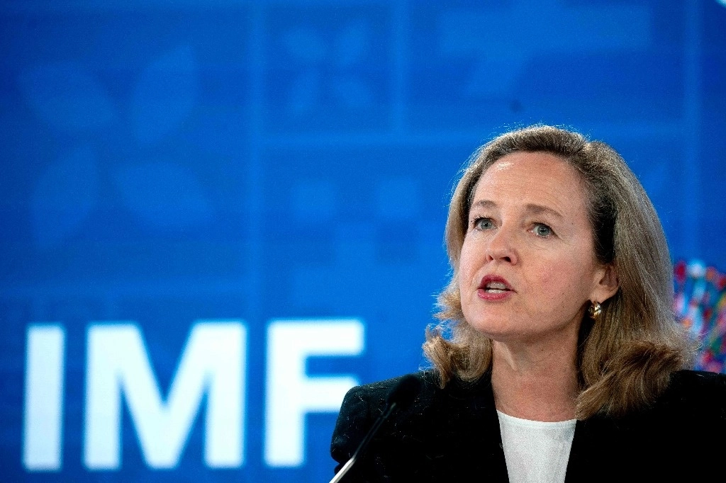 "Comparada con la situación que esperábamos en otoño (boreal), la economía mundial se mostró mucho más sólida, y los peores escenarios macroeconómicos no se materializaron", afirmó Nadia Calviño, presidenta del comité IMFC. Foto Afp