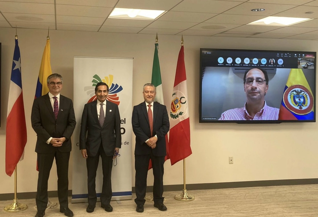 En la reunión participaron de forma presencial el secretario de Hacienda de México, el ministro de Hacienda de Chile, el ministro de Economía y Finanzas de Perú y de manera virtual el ministro de Hacienda de Colombia, el 21 de abril de 2022. Foto tomada del Twitter de @GabrielYorio