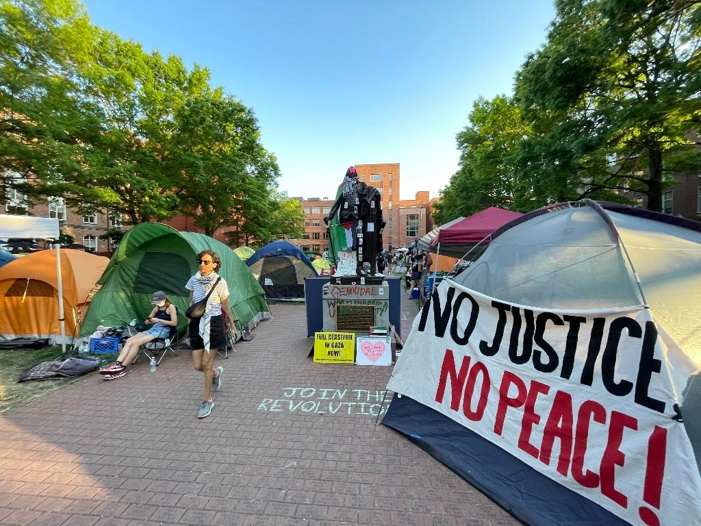 Campamento de protesta en el centro de la Universidad George Washington. Foto Jim Cason