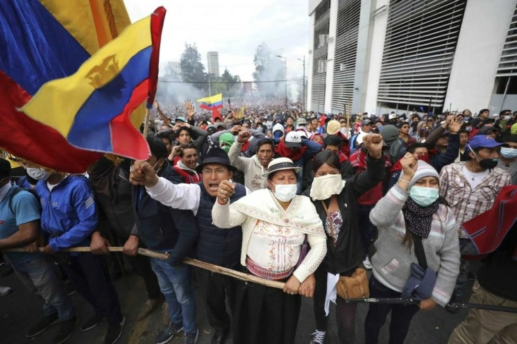 Marcha antigubernamental en Quito, Ecuador contra el presidente Lenin Moreno y sus políticas económicas. Foto Ap / Archivo