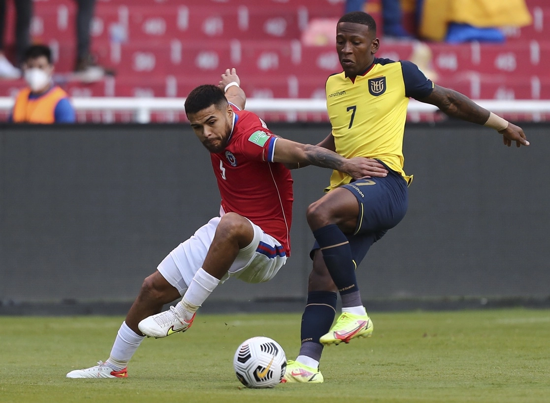 El partido se jugó a dos mil 850 metros de altitud de la capital ecuatoriana. Foto Ap
