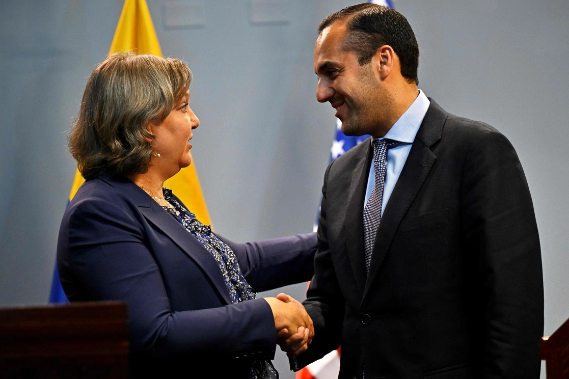 La subsecretaria de Estado para Asuntos Políticos de EU, Victoria Nuland, y el ministro de Relaciones Exteriores de Ecuador, Juan Carlos Holguín, durante una conferencia de prensa conjunta en el Palacio de Najas en Quito, el 16 de noviembre de 2022. Foto Afp