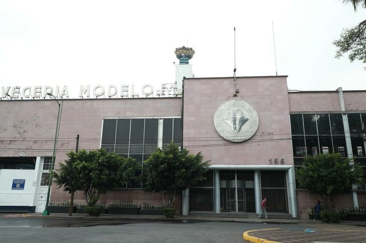 Fachada de la planta del Grupo Modelo, ubicada en la colonia Anáhuac, alcaldía Miguel Hidalgo, Ciudad de México. Foto María Luisa Severiano / Archivo