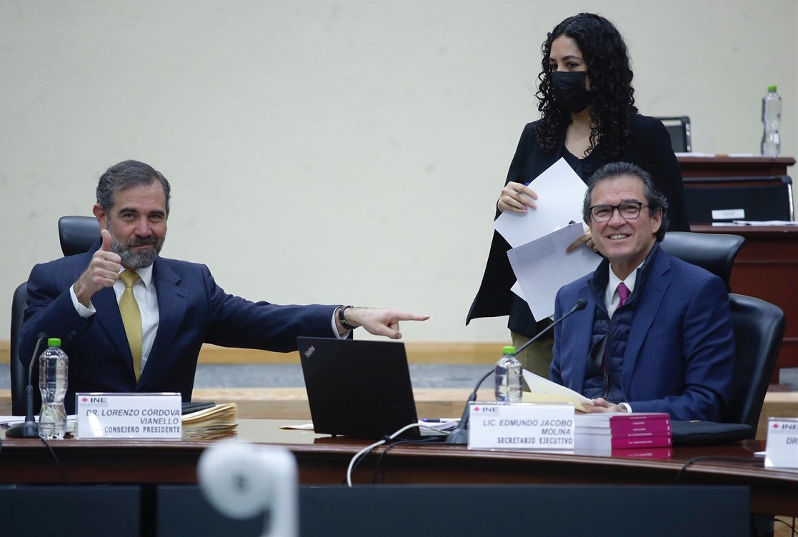 El consejero presidente del INE, Lorenzo Córdova (izq) junto con el secretario ejecutivo del Instituto, Edmundo Jacobo Molina (der). Foto Cristina Rodríguez