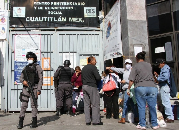 Las visitas al Penal de Cuatitlán se suspendieron luego de un brote de Covid-19 dentro de la población detenida. Foto Cuartoscuro
