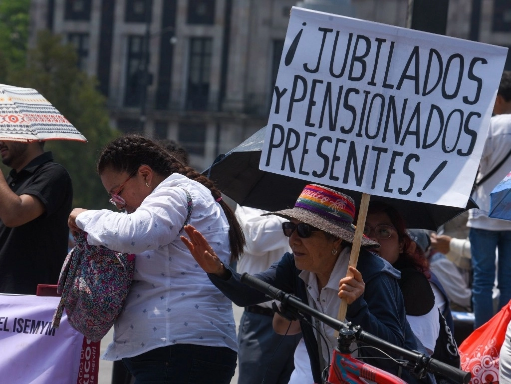 Protesta de pensionados en el Edomex. Foto Crisanta Espinosa/ Cuartoscuro/ La Jornada