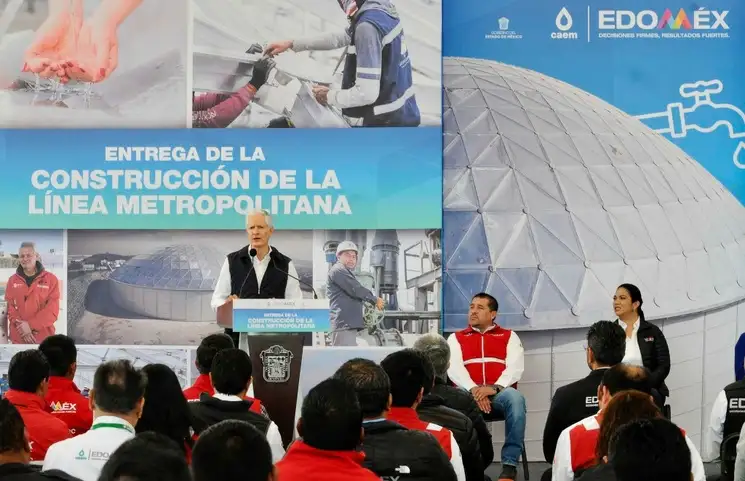 El gobernador del Estado de México, Alfredo del Mazo, durante la entrega de la obra de la línea metropolitana de agua potable. Foto tomade de Facebook @AlfredoDelMazoMx