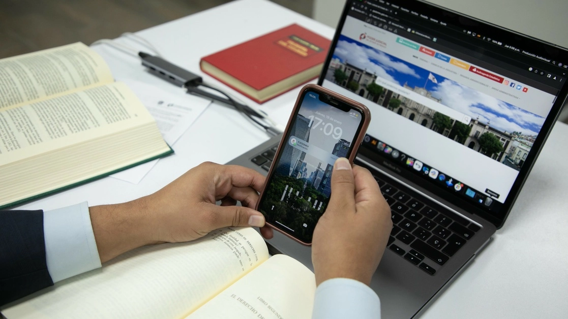 A un mes de la puesta en marcha del programa piloto que implementó el Tribunal Superior de Justicia para enviar notificaciones a través de mensajería electrónica WhatsApp de procesos civiles y familiares; se han realizado 5 mil 180 notificaciones. Foto ‘La Jornada’