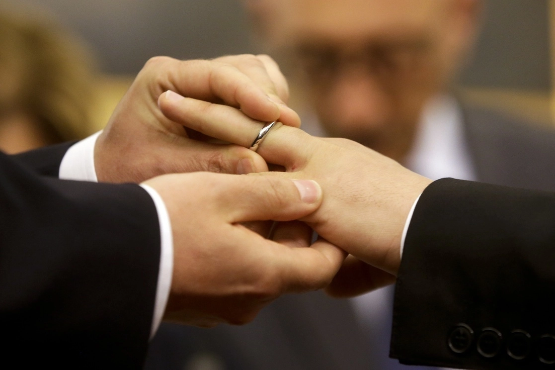 Este triunfo no se lo puede adjudicar a ningún partido, sino es fruto de la lucha incansable que realizaron, por más de una década, colectivos y miembros de la comunidad LGBTTQ+, dijo el diputado Omar Ortega. Foto Ap /Archivo