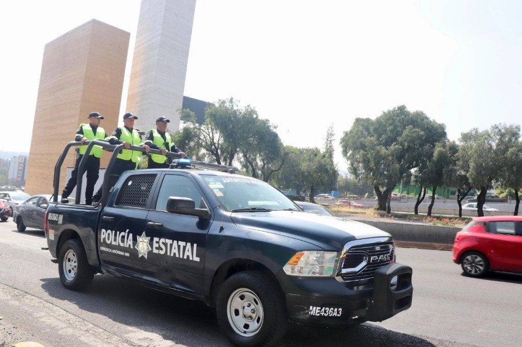 Realizan patrullajes terrestres a bordo de mil 220 unidades; las calles son recorridas por 25 binomios caninos y equinos; y 20 mil cámaras que operan las 24 horas desde el C5. Foto Cortesía