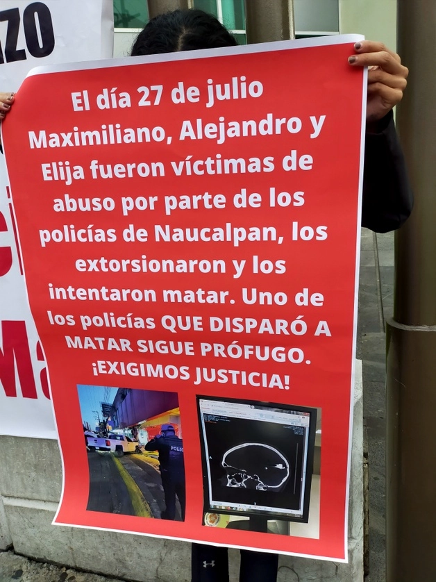 Imagen de archivo de una manifestación de familiares de los tres estudiantes frente a los Juzgados de Juicios Orales y de Control de San Pedro Barrientos. Foto Silvia Chávez