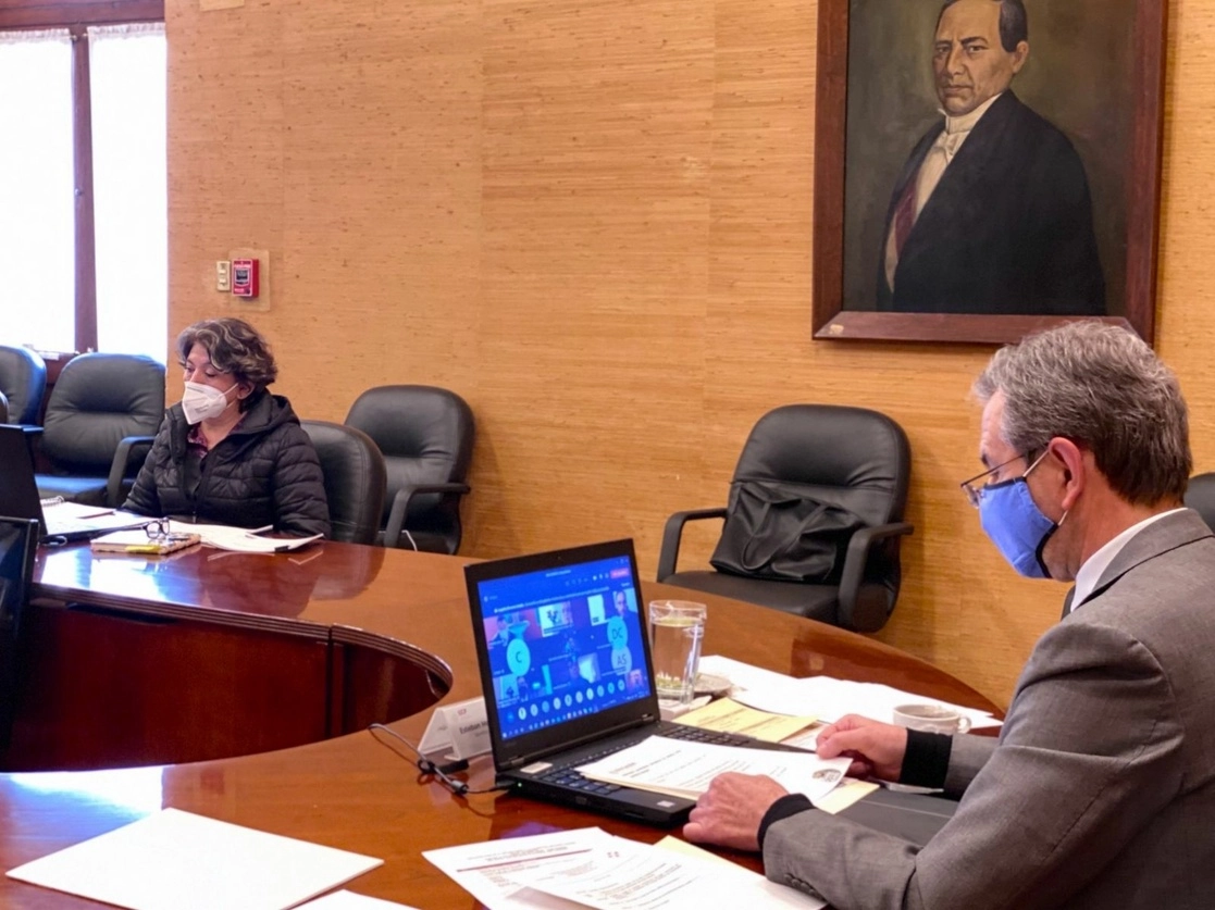 La próxima titular de la SEP, Delfina Gómez, y el actual secretario Esteban Moctezuma. Foto tomada del Twitter de @emoctezumab