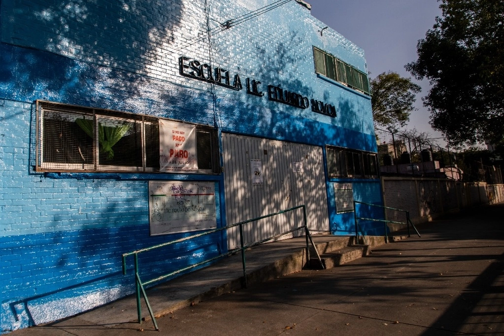 Fachada de la escuela Eduardo Novoa, ubicada en la colonia Portales. Foto Jair Cabrera López / Archivo