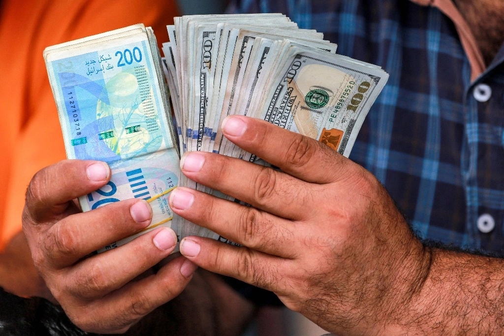 La tecnología NFC ayuda en la campaña contra el uso del dinero en efectivo entre los consumidores de todo el mundo. Foto Afp 