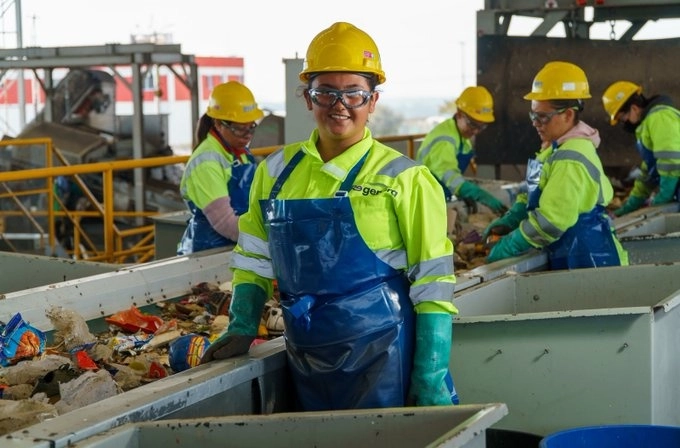 Trabajadores de Cemex en imagen tomada de sus redes sociales.