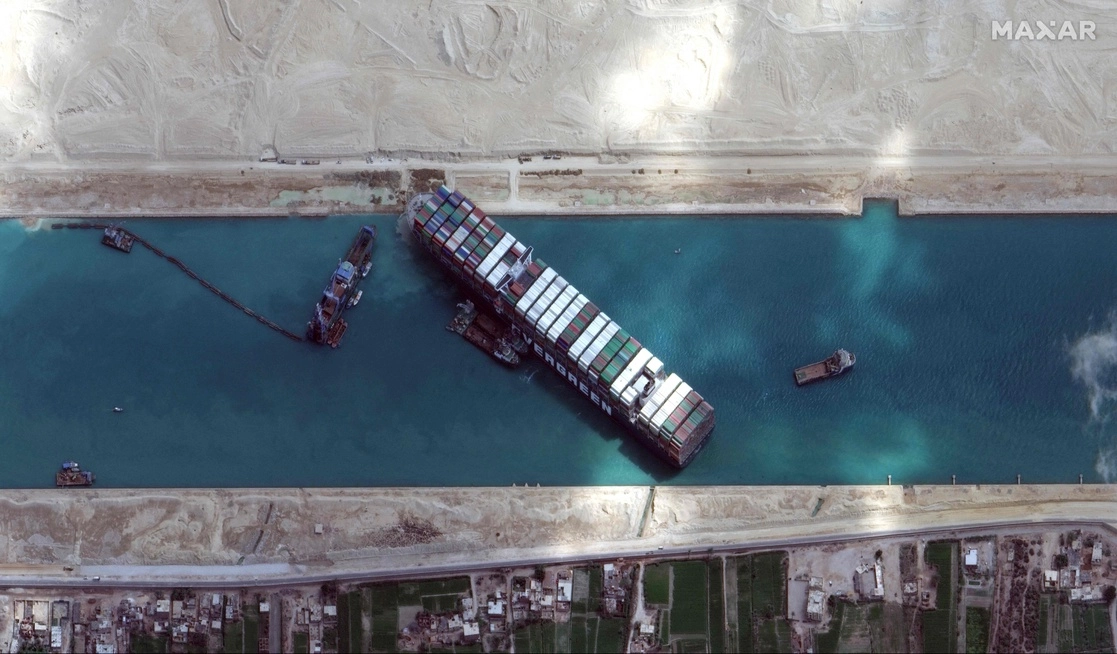 Egipto buscará una indemnización de más de mil millones de dólares por el bloqueo de un buque en el canal de Suez. Foto Maxar Technologies vía Afp / Archivo