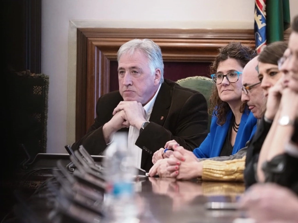 José Asiron, concejal de EH Bildu, durante el debate de la moción de censura en la que fue elegido el nuevo alcalde de Pamplona, el 28 de diciembre de 2023. Foto Europa Press