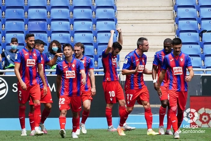 
Eibar celebra la victoria 2-0 ante el Espanyol, lo que le da la salvación virtual de la categoría. Foto Tomada del Twitter @SDEibar
