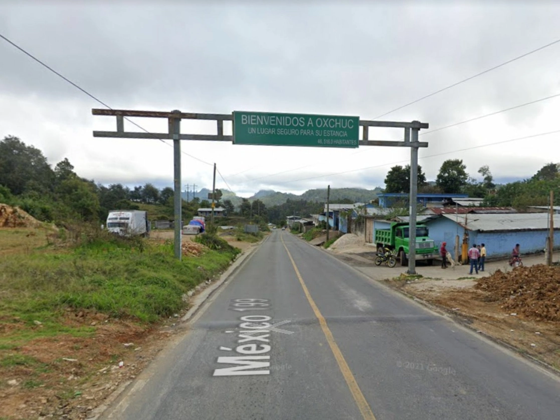 Un indígena tzeltal fue asesinado a balazos por hombres encapuchados, y dos casas fueron quemadas en Oxchuc, donde dos grupos se disputan el poder político. Imagen tomada de Google Street View