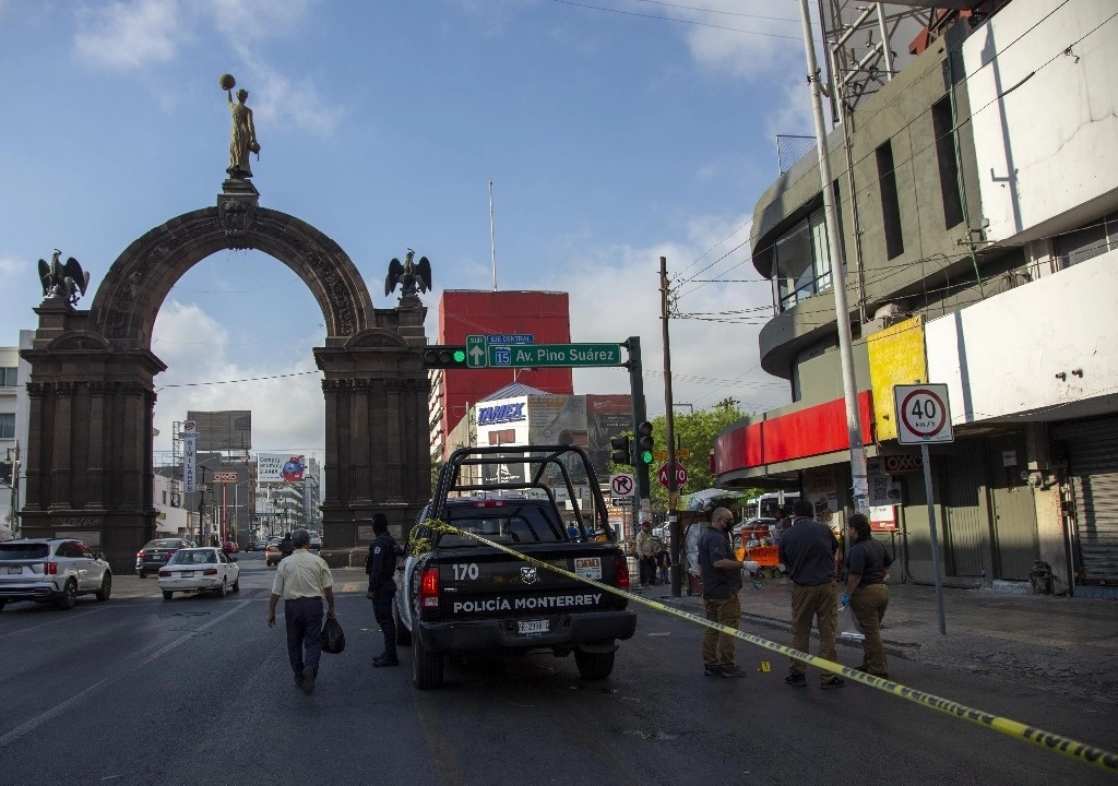 Policías de Monterrey durante un operativo. Foto Cuartoscuro /Archivo