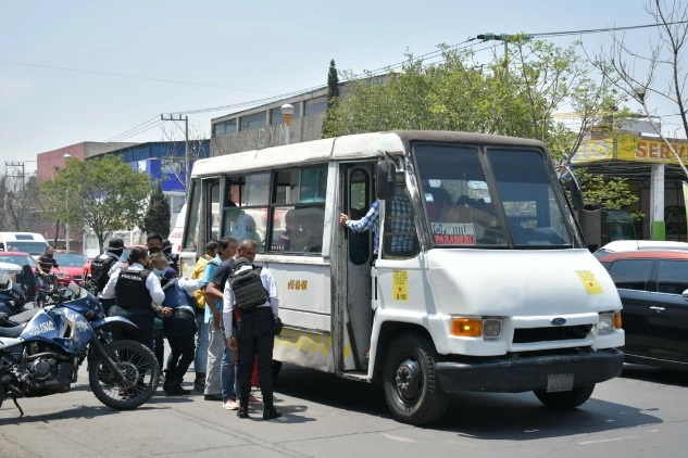 Servicio de transporte público en Nezahualcóyotl, Edomex. 
