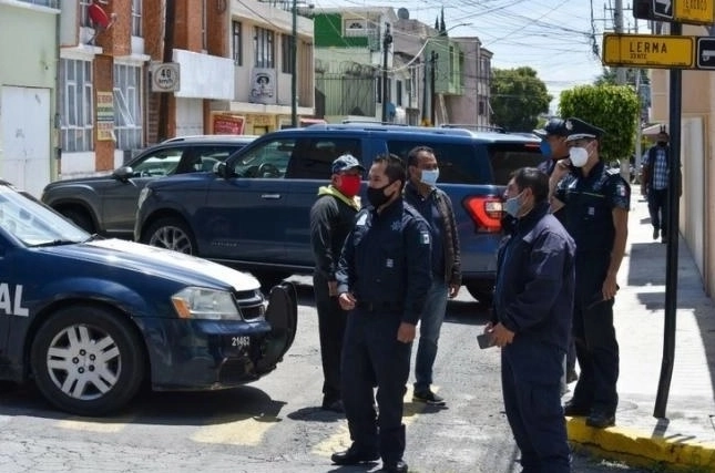 Elementos  de Fuerza Civil Nuevo León que llegaron al reporte de personas atacadas a balazos. Foto Cuartoscuro/ archivo