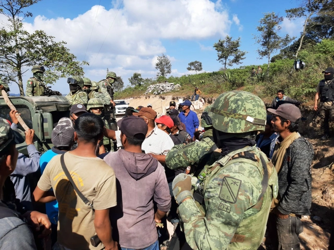 Policías Comunitarias y militares en la Montaña Baja de Guerrero. Foto 'La Jornada'/Archivo